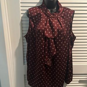 Beautiful VINCE CAMUTO Sleeveless High Neck and Ruffled Front Blouse. Size 2X